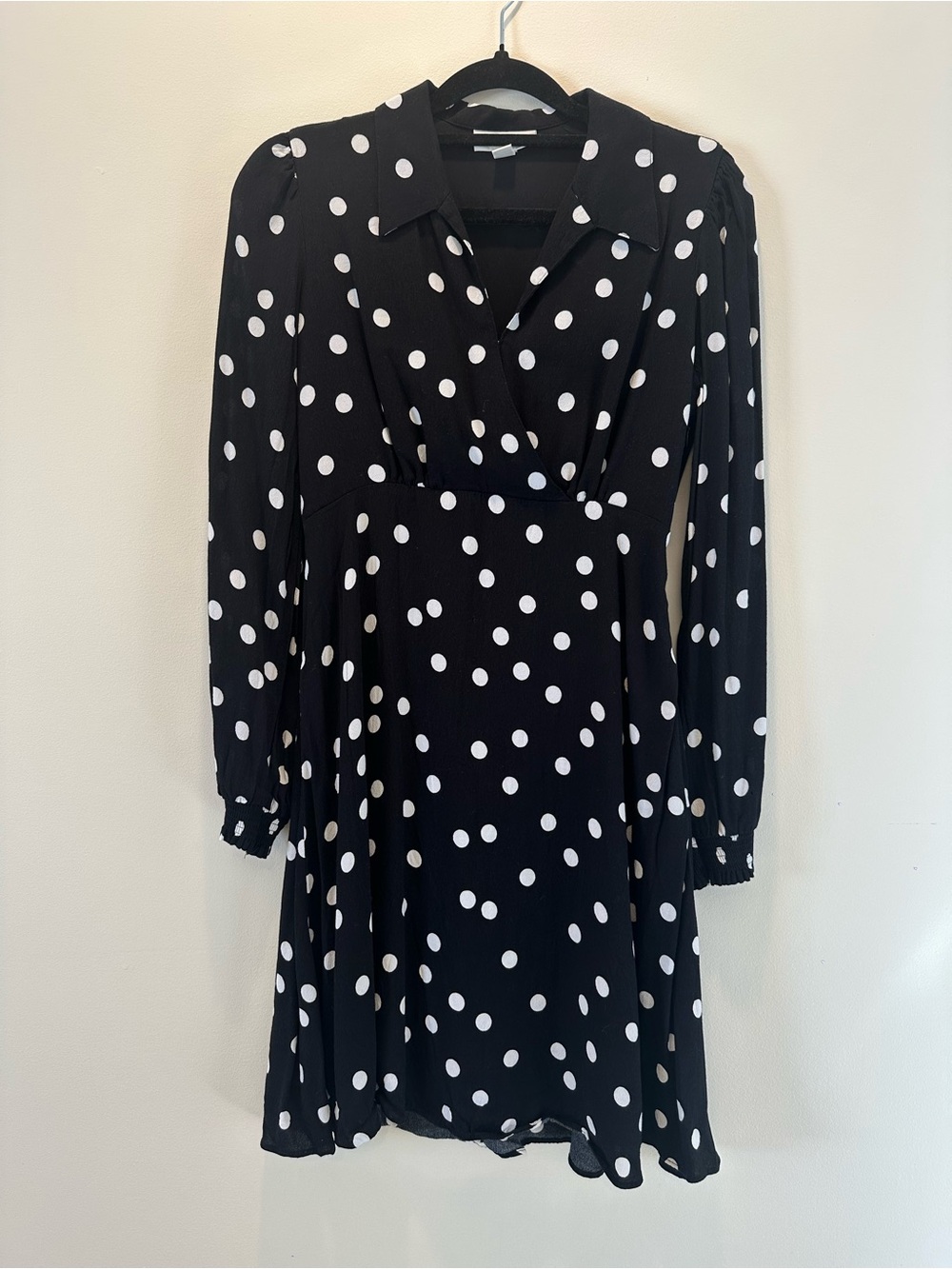 Black & white polka dot midi dress with long sleeves and V-neckline. Size: 2